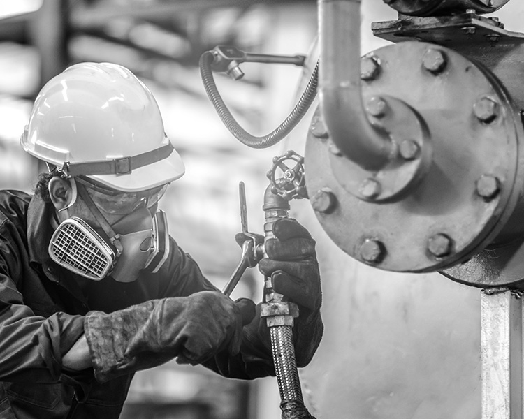 Technicien de maintenance Migen sur site industriel